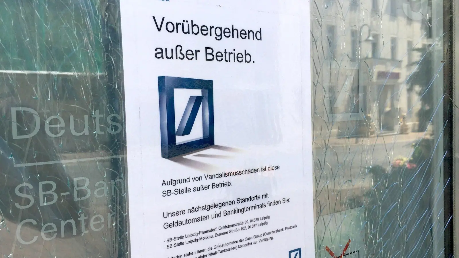 SB-Zone der Deutschen Bank in Taucha bleibt weiterhin gesperrt (Foto: taucha-kompakt.de)