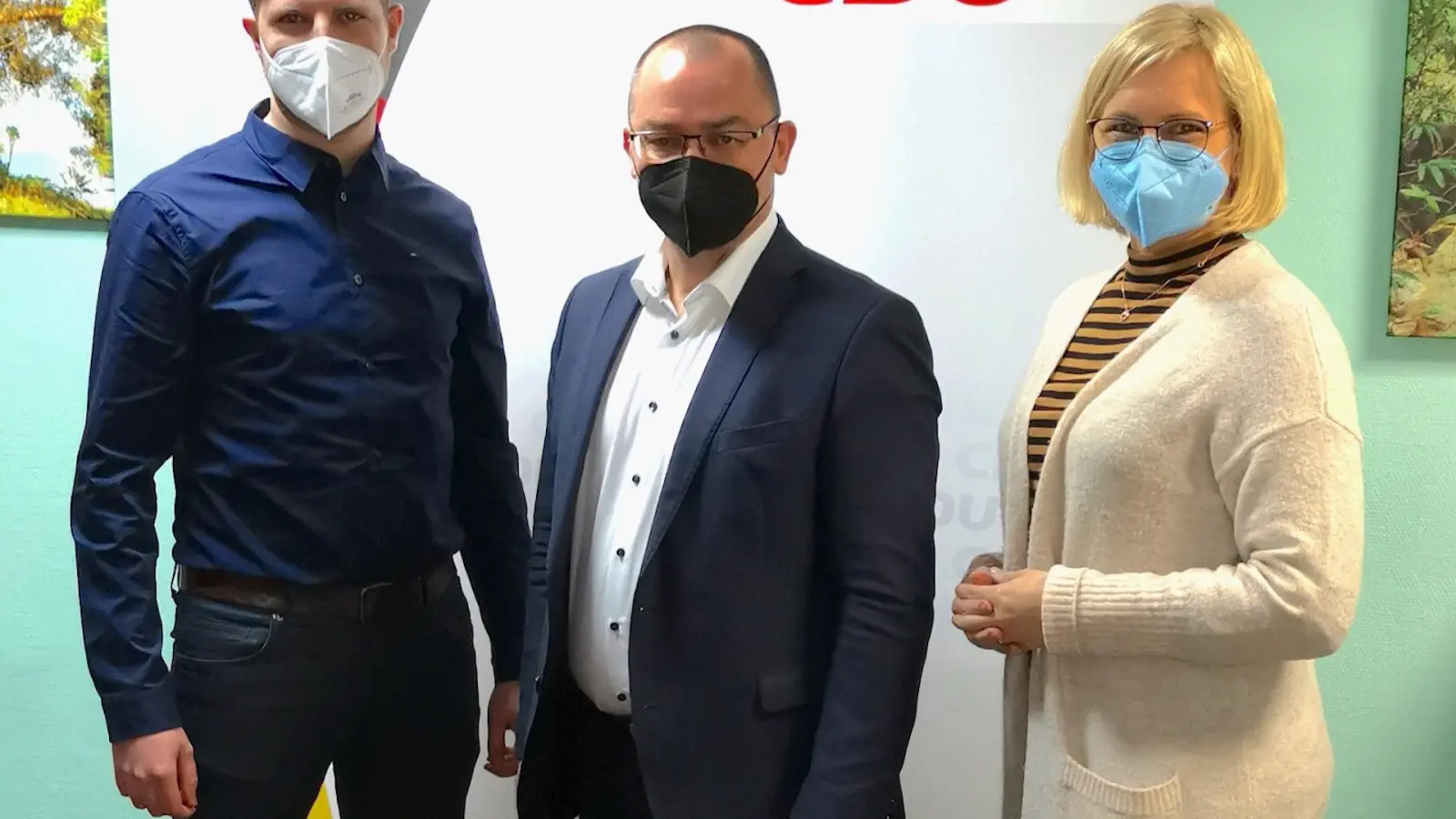 Stadtverbandsvorsitzender Eric Neundorf (links) und Bundestagsabgeordnete Christiane Schenderlein gratulieren Frank Apitz (alle CDU) zur einstimmigen Nominierung im CDU Stadtverband Taucha. Foto: CDU Taucha (Foto: taucha-kompakt.de)