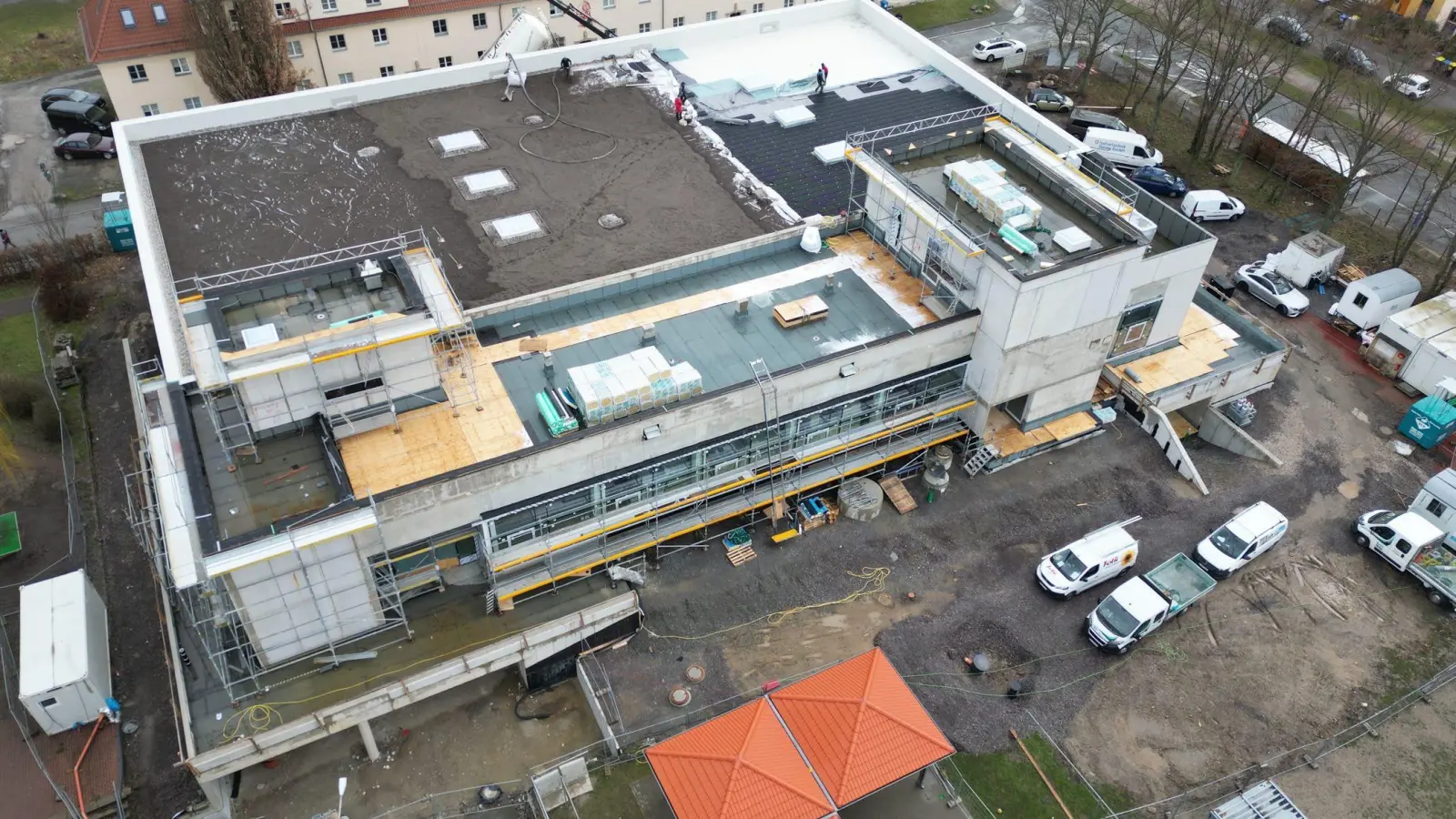 Sporthalle und Mensa an der Oberschule: Jetzt wird das Dach grün (Foto: taucha-kompakt.de)
