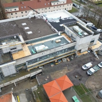 Sporthalle und Mensa an der Oberschule: Jetzt wird das Dach grün (Foto: taucha-kompakt.de)