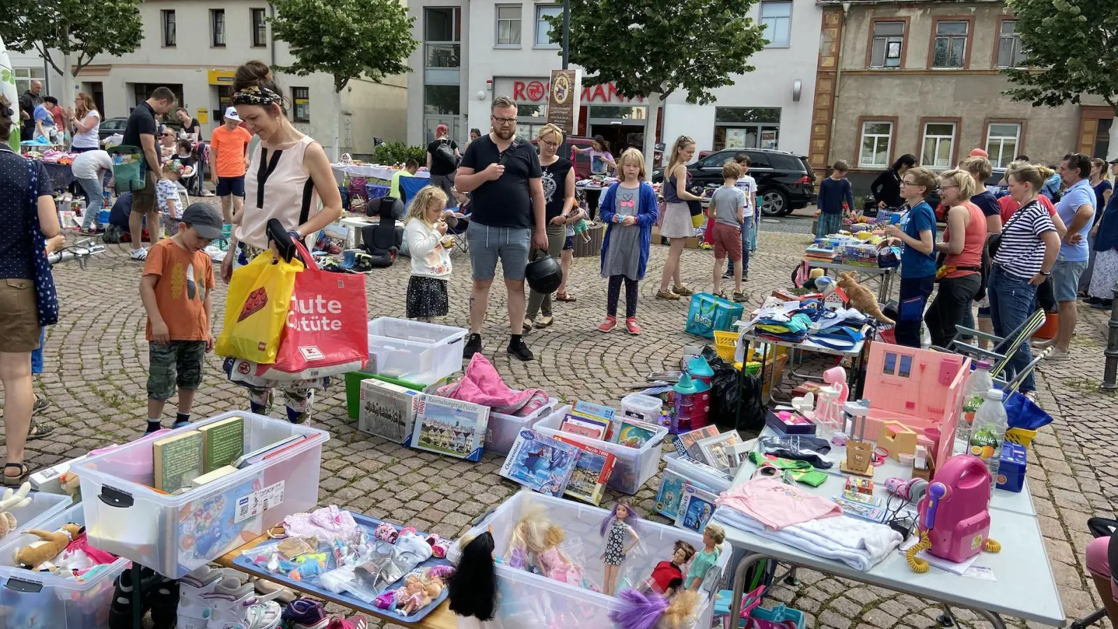 Großer Zuspruch: Kinderflohmarkt sehr gut besucht (Foto: taucha-kompakt.de)