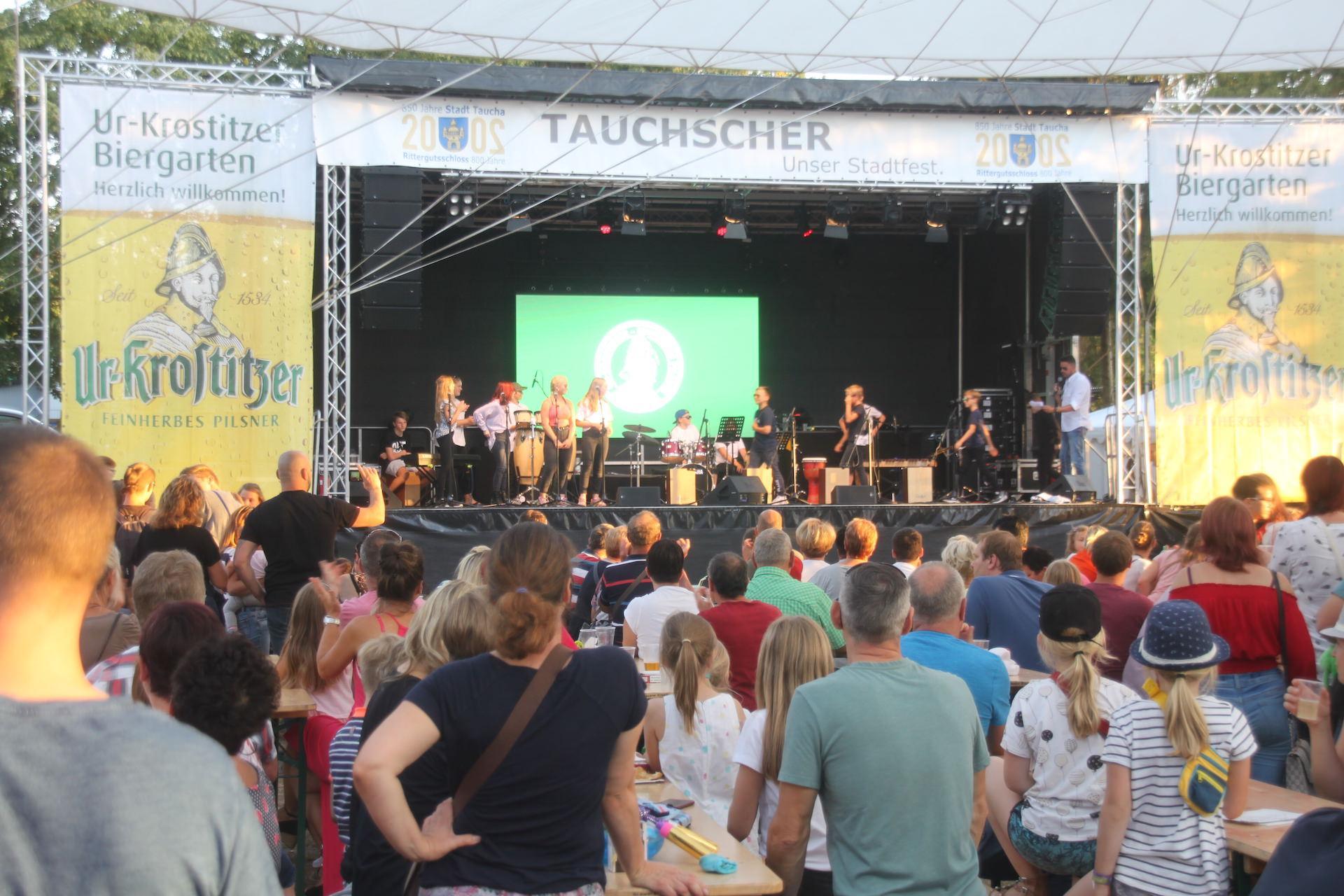 Die Hauptbühne des Tauchschers auf der Festwiese (Foto: Daniel Große)