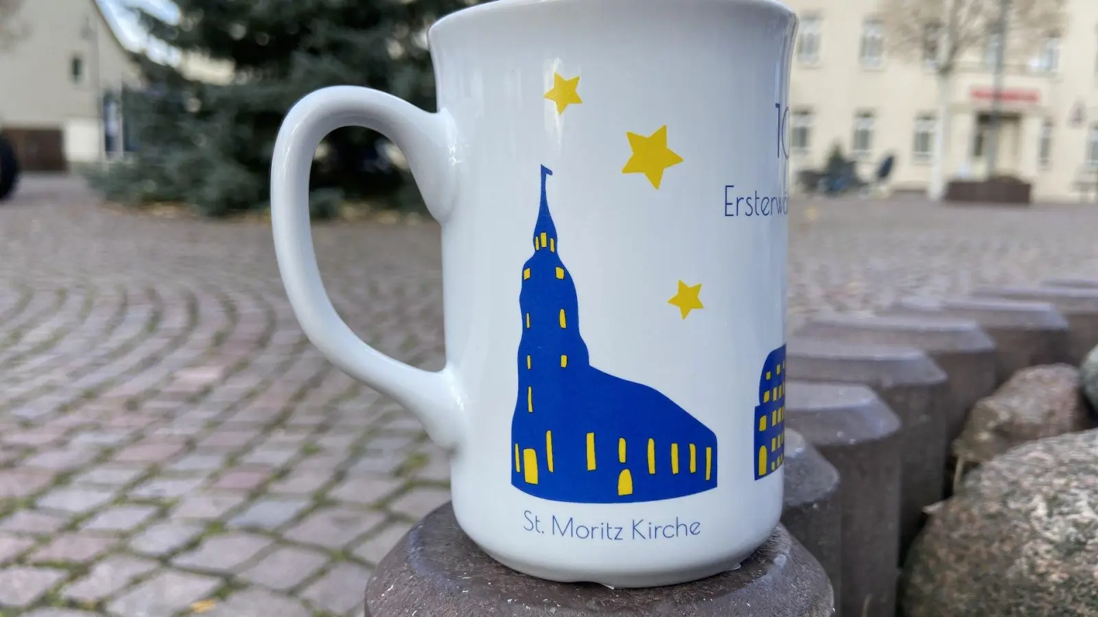 1050 Jahre Ersterwähnung: Das ist Tauchas neue Weihnachtsmarkt-Tasse (Foto: taucha-kompakt.de)