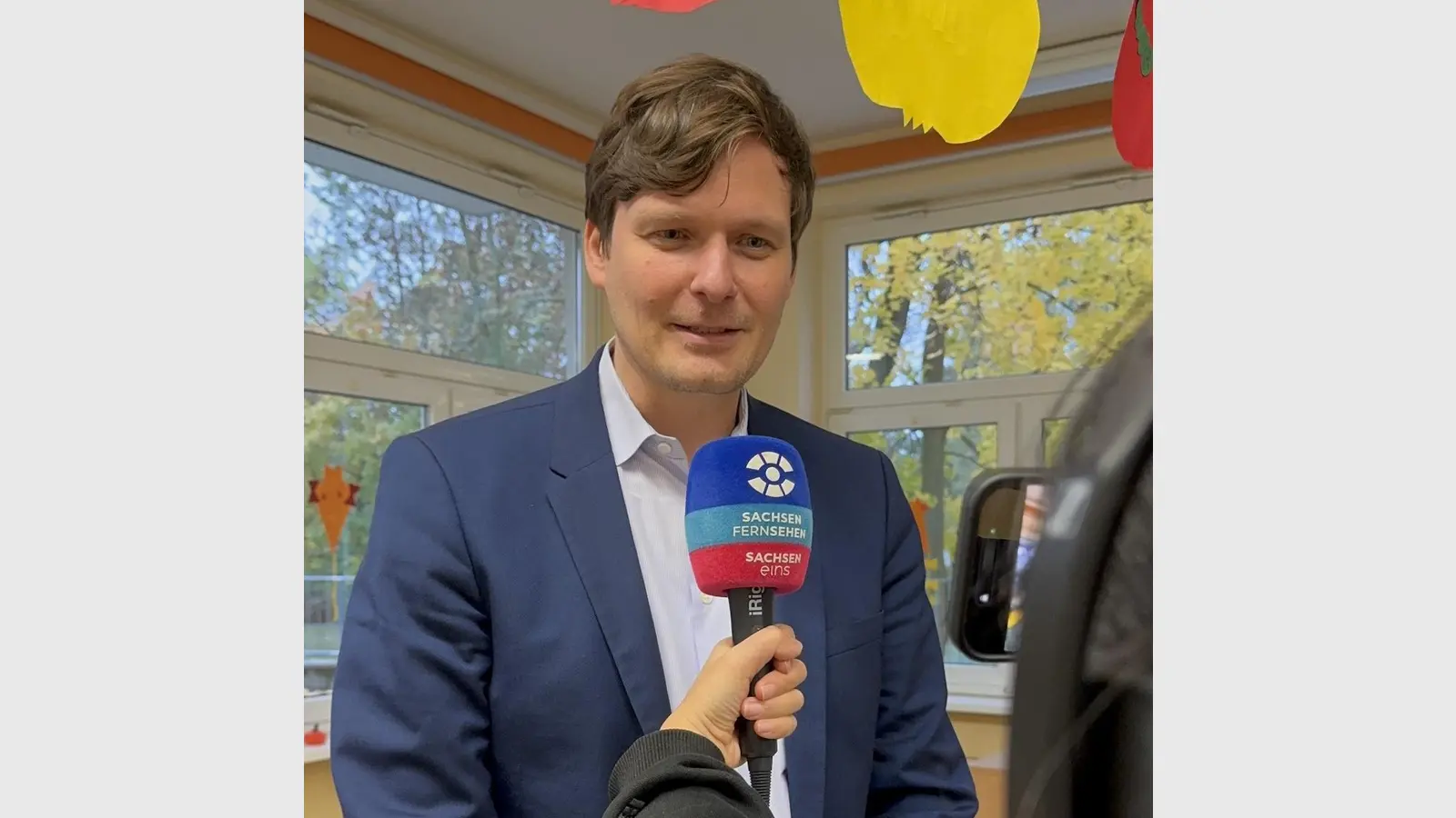 Sachsens Kultusminister Conrad Clemens im Interview mit Sachsen Fernsehen. (Foto: Daniel Große)