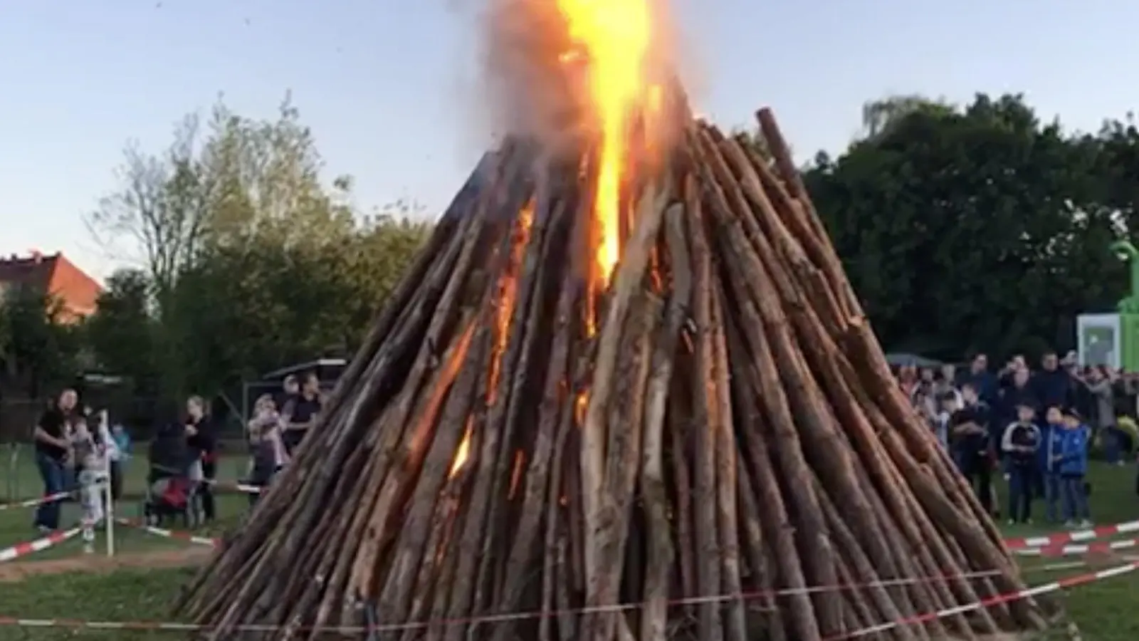 Endlich wieder Hexenfeuer! Hundesportverein blickt voraus (Foto: taucha-kompakt.de)