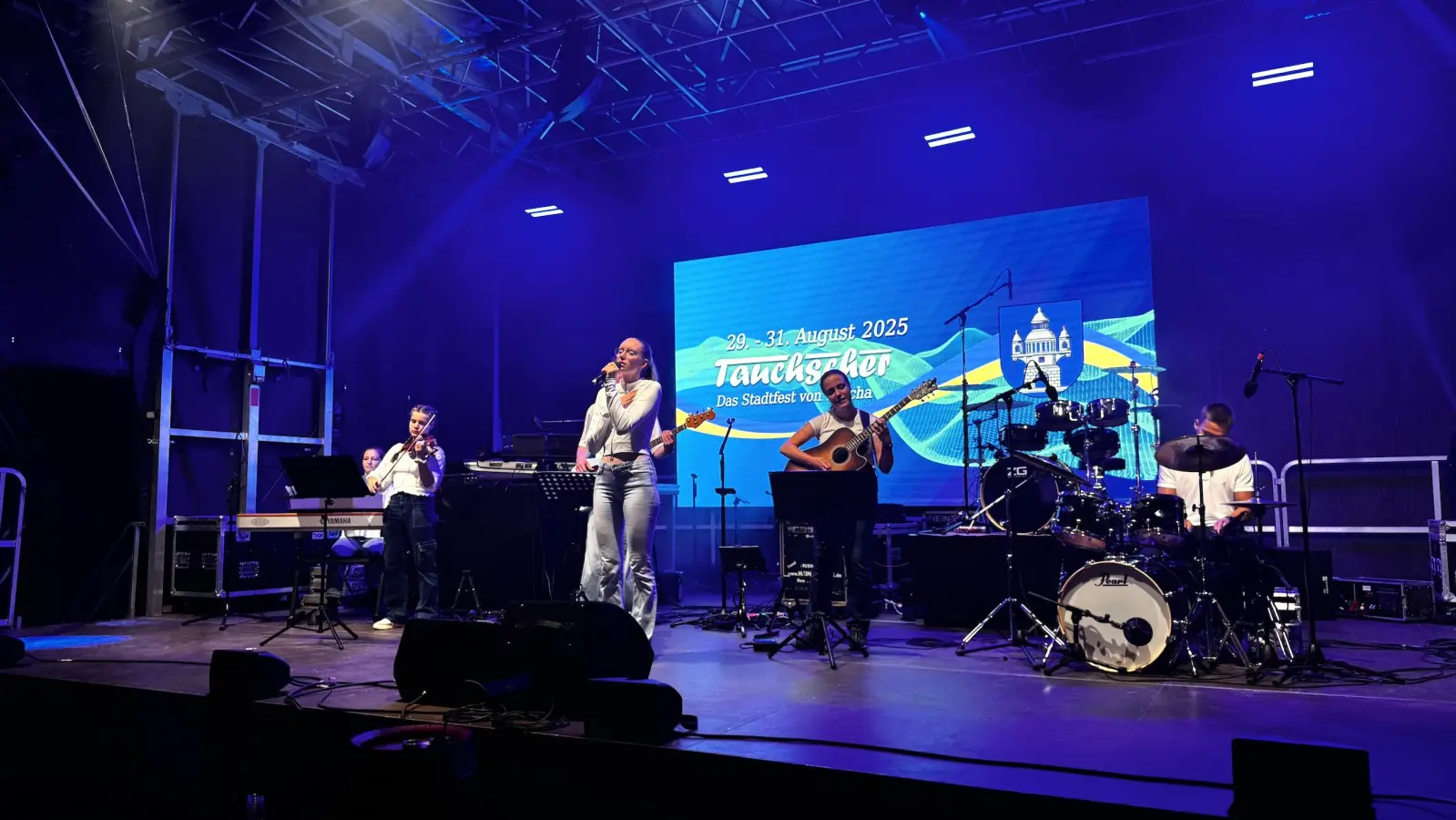 Die Moritzband um Alina Folz begeisterte auf der Festwiese. Eine Band, von der wir sicher noch sehr viel mehr hören werden. (Foto: Daniel Große)