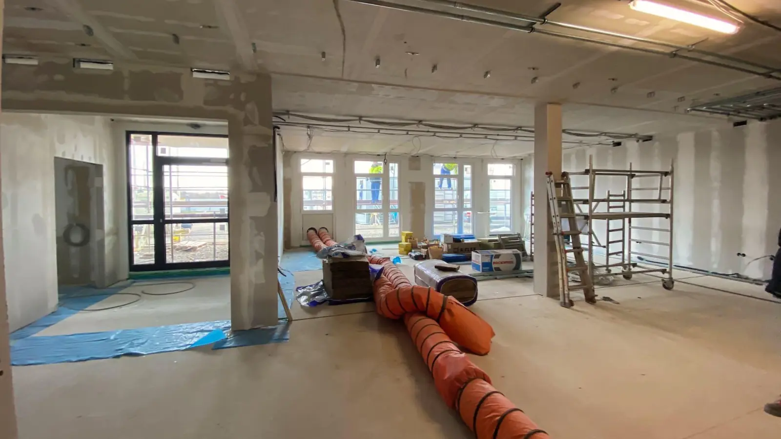 Der Eingangsbereich (links die Eingangstür) mit Foyer und Mehrzweckfläche. (Foto: taucha-kompakt.de)