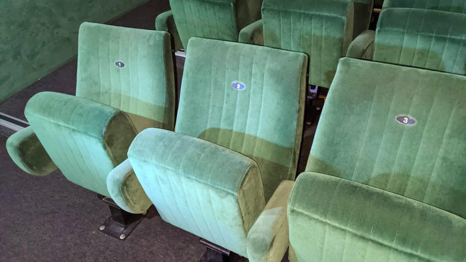 So sehen die Sessel im eingebauten Zustand im Saal 2 aus. (Foto: taucha-kompakt.de)