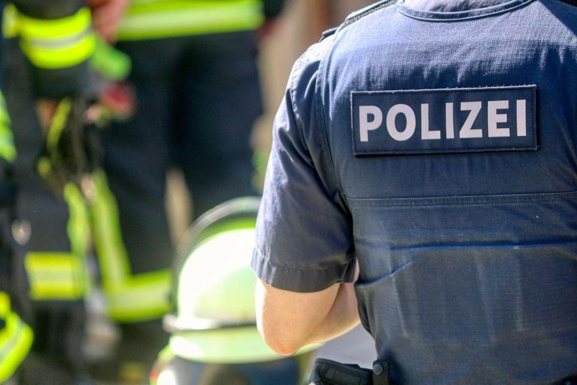Polizei sichert Aufzug in Laußig ab (Foto: nordsachsen24.de)
