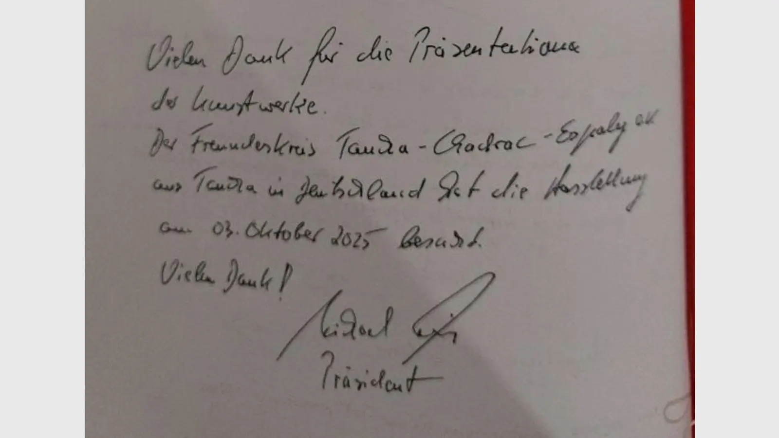 Der Freundeskreis hinterließ diese Widmung im Gästebuch. (Foto: Freundeskreis Taucha-Chadrac/Espaly e.V.)