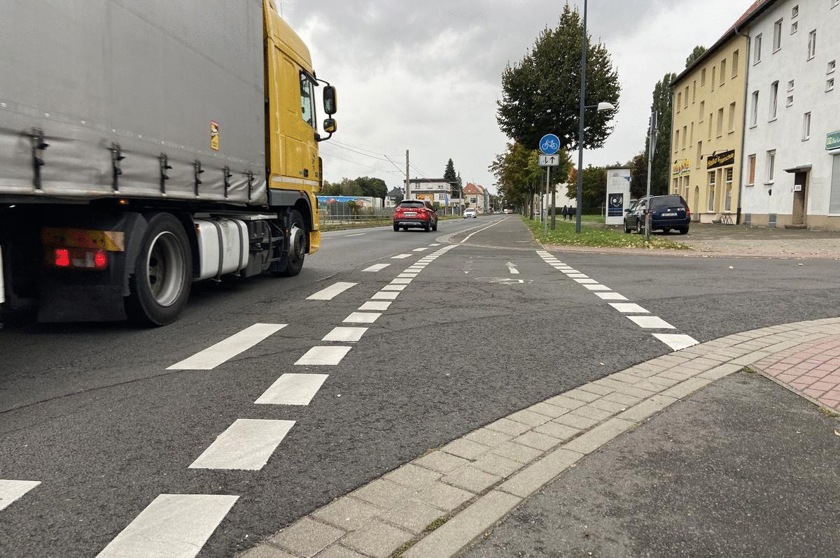 So ähnlich könnte die Markierung der Radweg-Querung an der Manteuffelstraße aussehen. (Foto: taucha-kompakt.de)